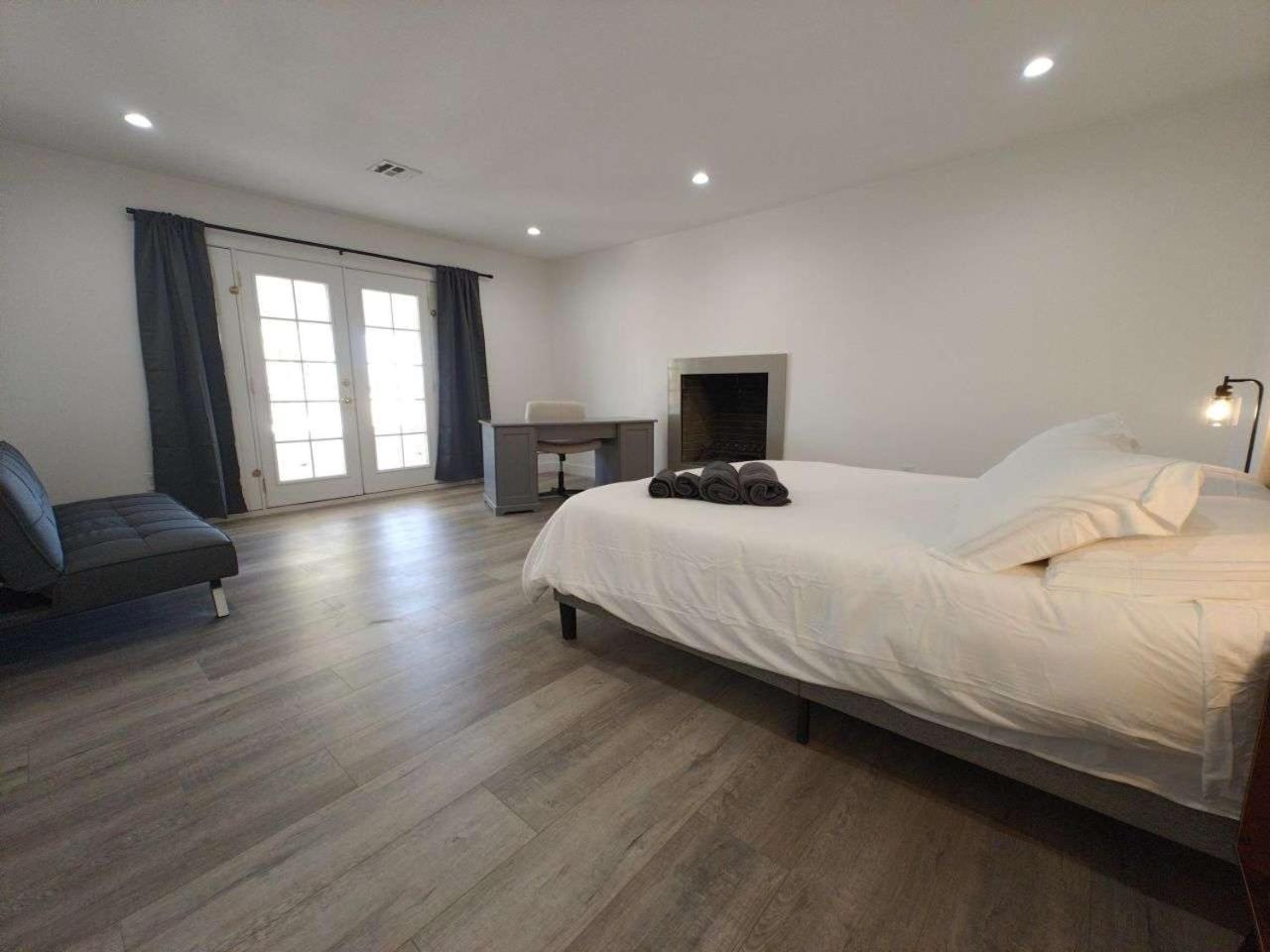 The Strip Is Just Around The Corner! Newly Renovated Luxury Modern Minimalist Villa With Large Pool! Лас-Вегас Экстерьер фото